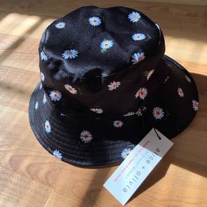 Alice + Olivia Reversible Bucket Hat NWT